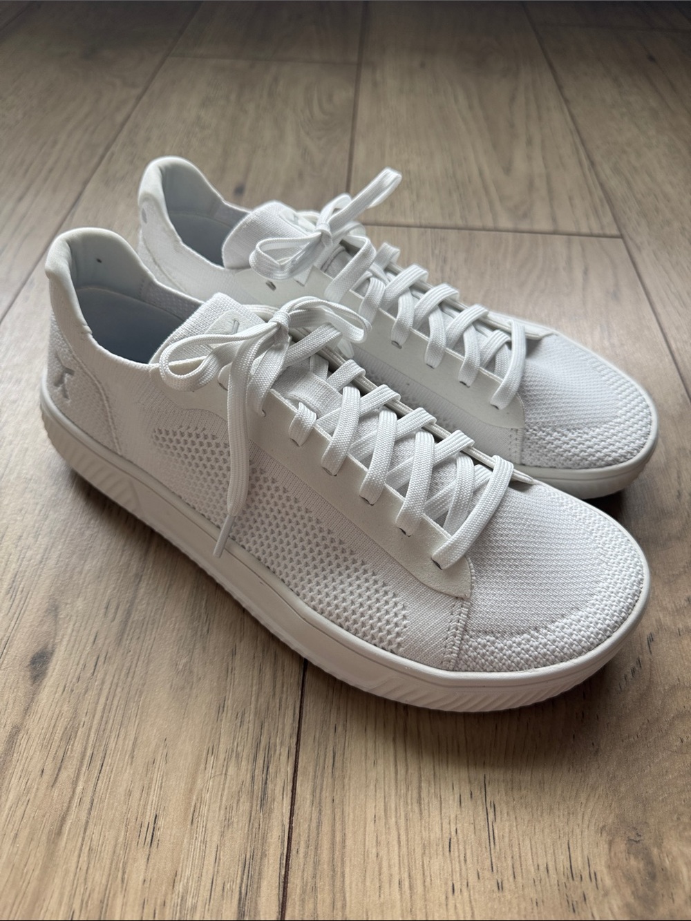 Flux Adapt Knit White Casual Walking Sneakers Men’s 10 Lightweight Comfort Shoes